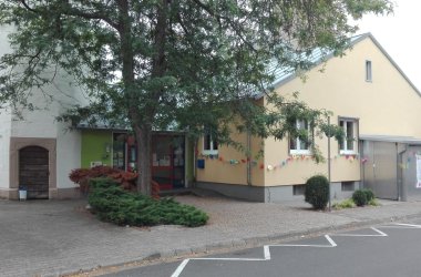 Foto des Gebäudes der katholischen Kindertagesstätte. 