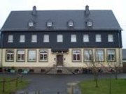 Frontansicht des Kindergarten-Gebäudes der Ortsgemeinde Seesbach.