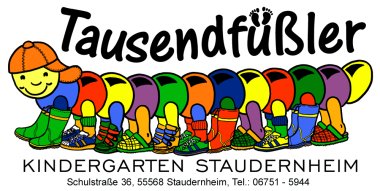 Logo des Kindergartens Staudernheim zeigt einen comichaft dargestellten Tausendfüßer mit elf verschiedenen beschuhten Beinpaaren der Aufschrift Tausendfüßler Kindergarten Staudernheim und den Kontaktdaten.
